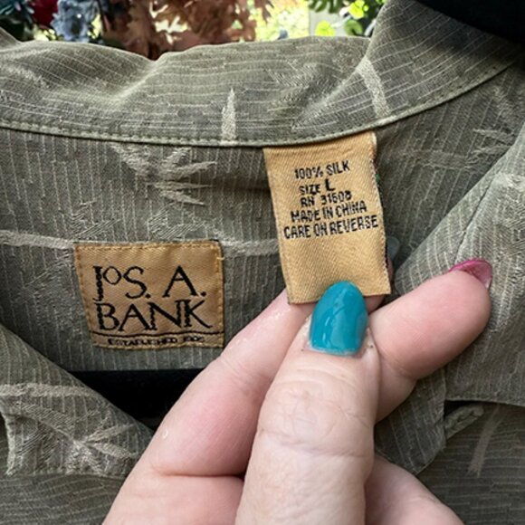 Jos A Bank Vintage Traditional Fit Camp Shirt - Picture 2 of 2